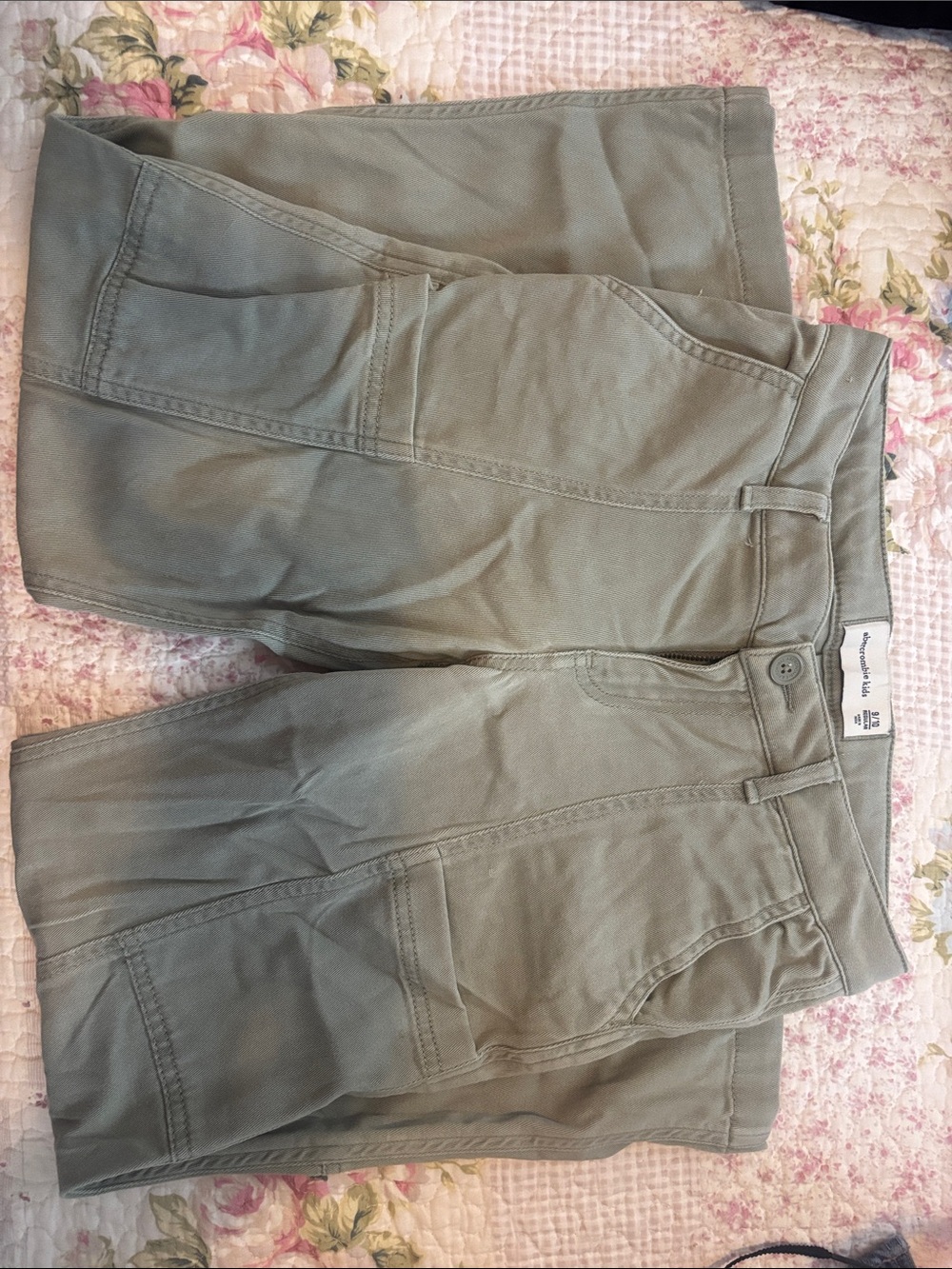 abercrombie kids green cargo-style shorts